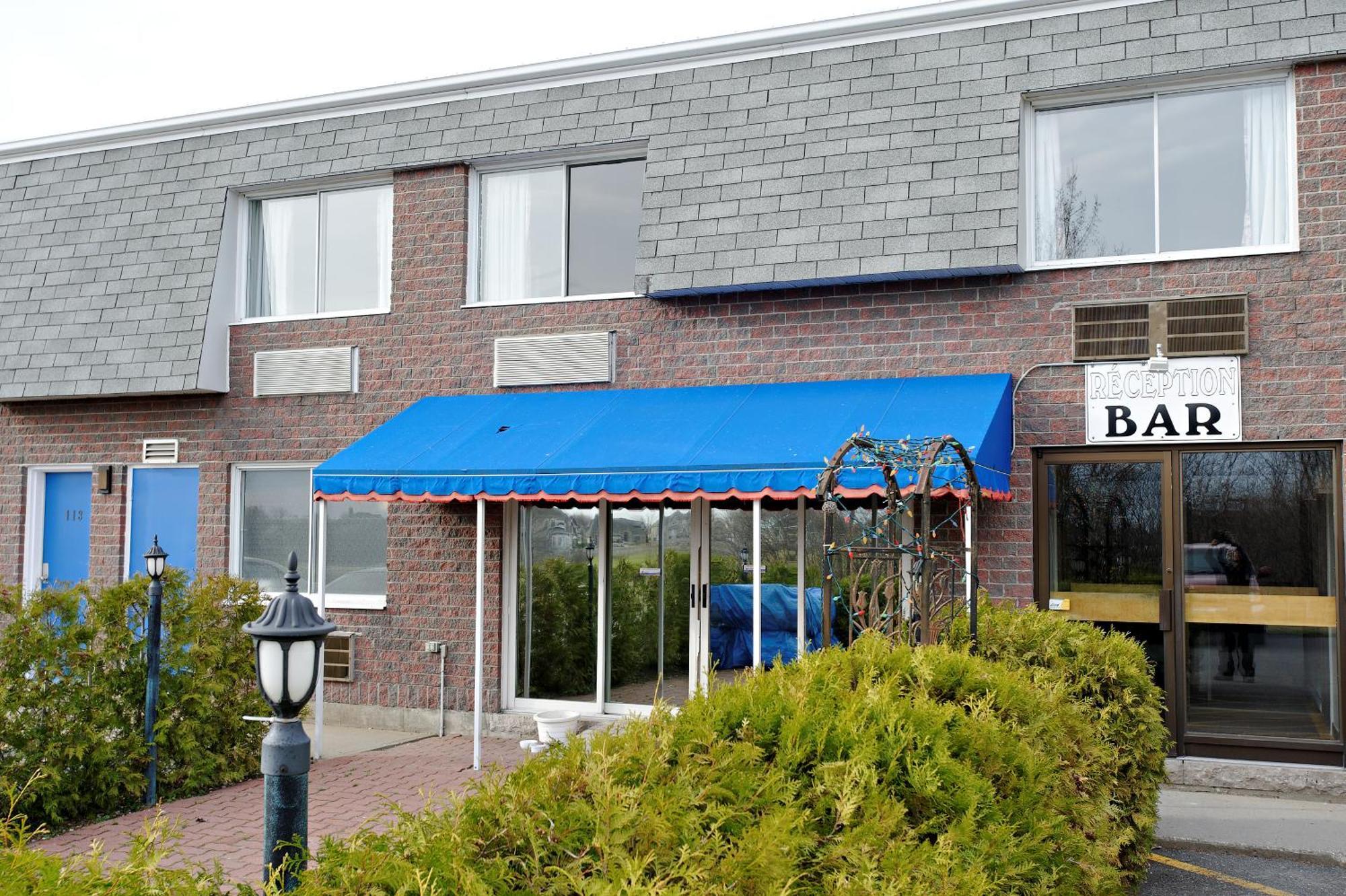 Motel Le Transit Mont-Saint-Hilaire Buitenkant foto